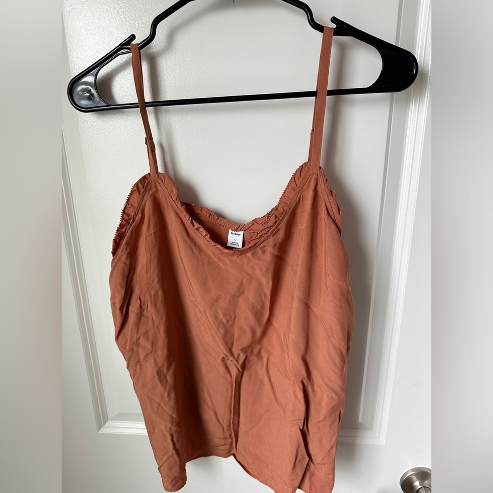 Old Navy women’s tank. Size large. New with tags.